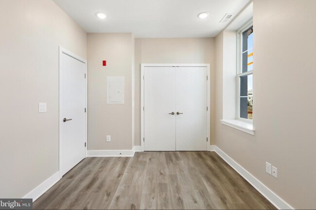 Foto del edificio - 4000 W Girard Ave