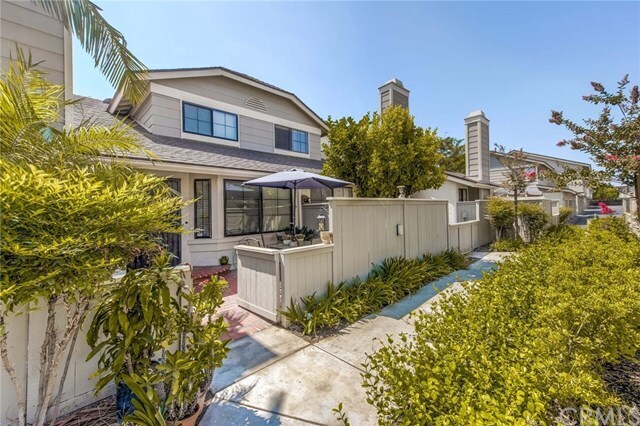 Foto principal - 1700 W Cerritos Ave