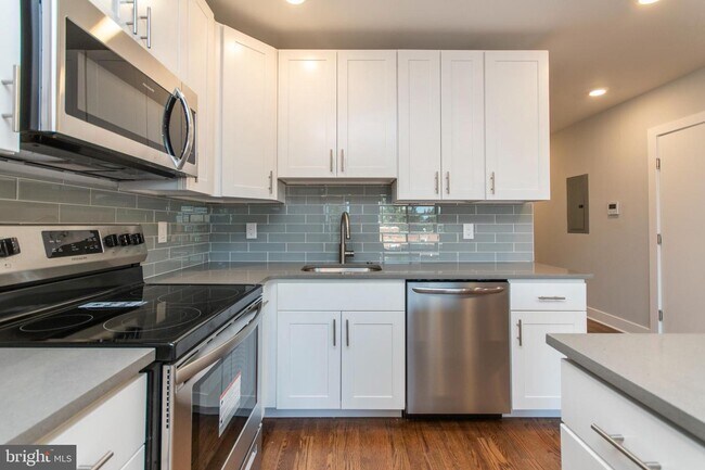 Building Photo - 814 N Uber St
