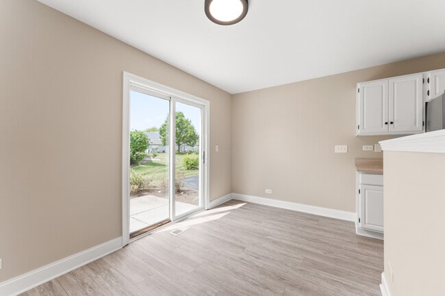 Building Photo - 684 Fieldcrest Dr