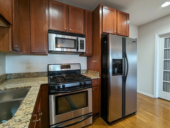 Photo - 828 W Grace St Townhome
