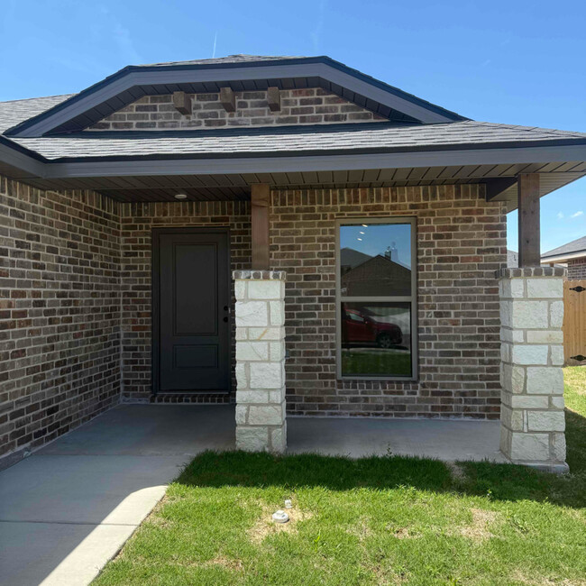 Building Photo - 3004 Buckthorn Dr