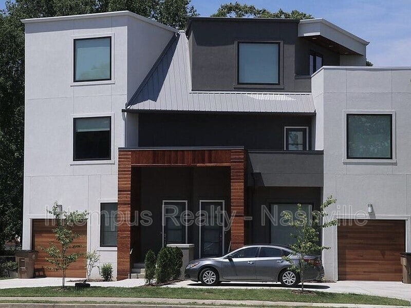 Foto principal - 929 13th Ave S