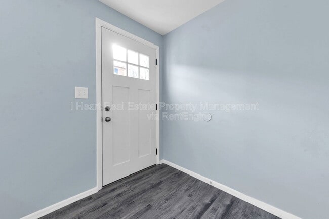 Building Photo - 880 N Meadows Ct