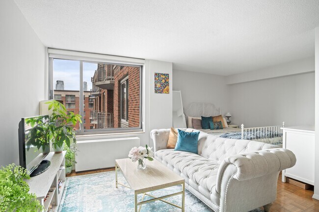 Foto del edificio - 2 S End Ave