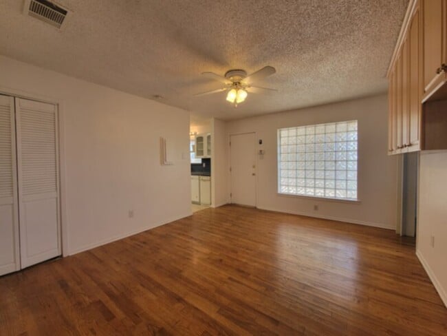 Building Photo - MUST SEE!!!!