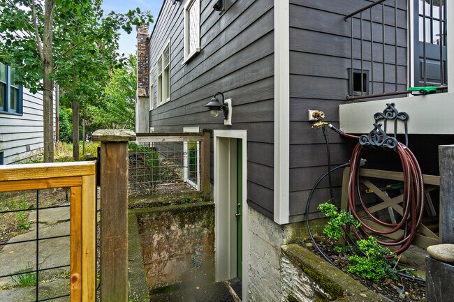 Building Photo - 1114 N 77th St