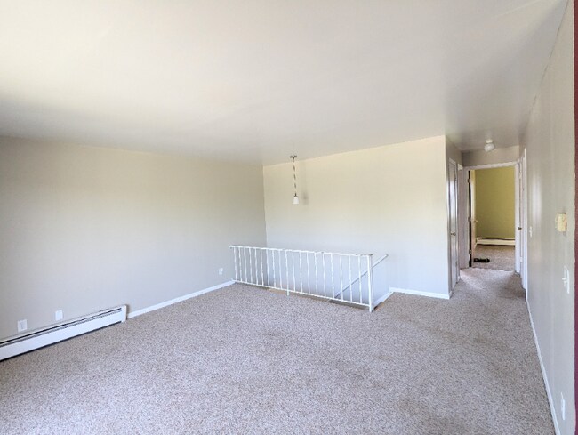 Building Photo - 362 Hope Ave