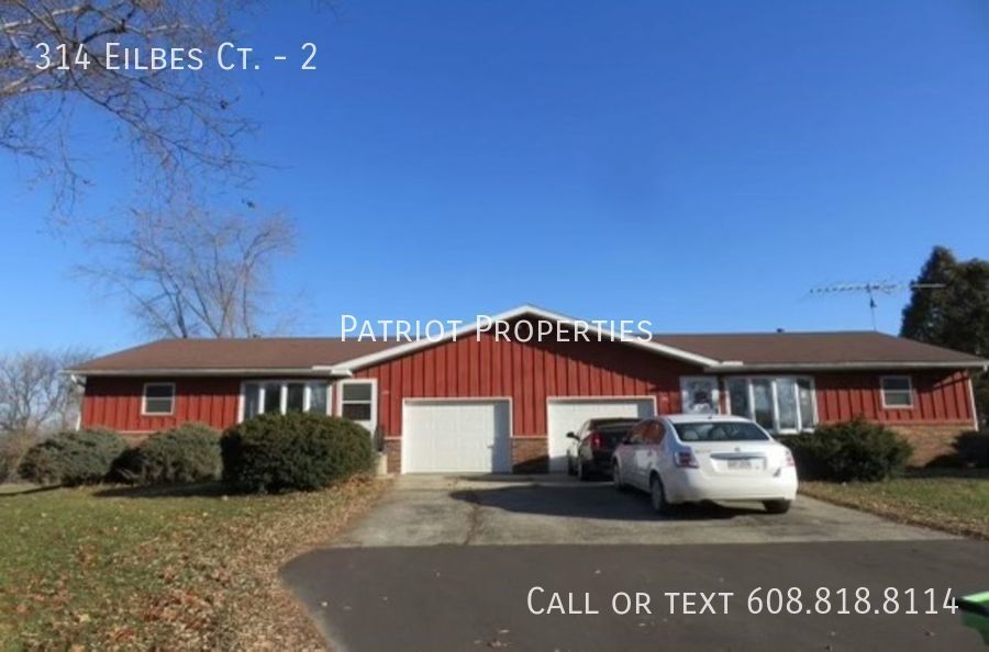 Primary Photo - 3 bedroom/1.5 bath duplex in Beaver Dam