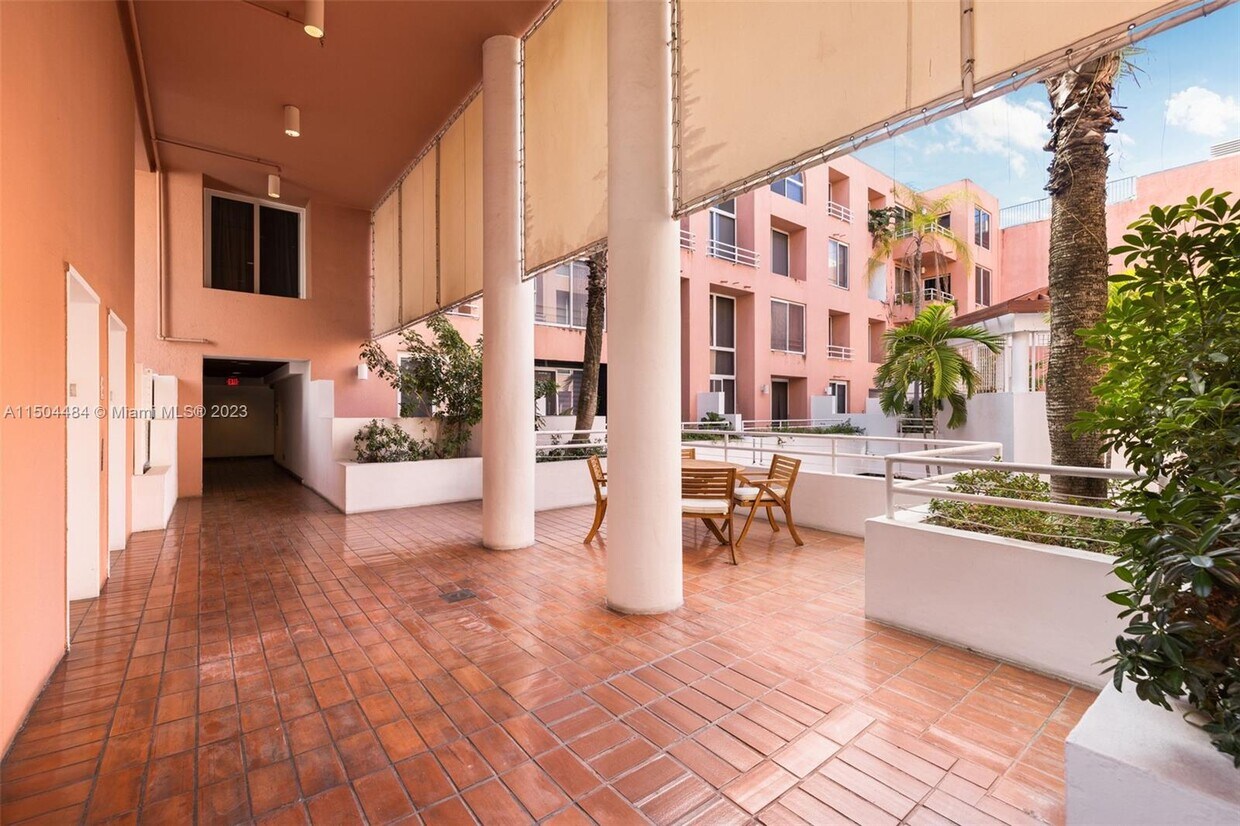Foto principal - 2801 Florida Ave