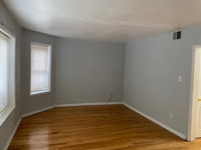 Building Photo - 1025 N Trumbull Ave