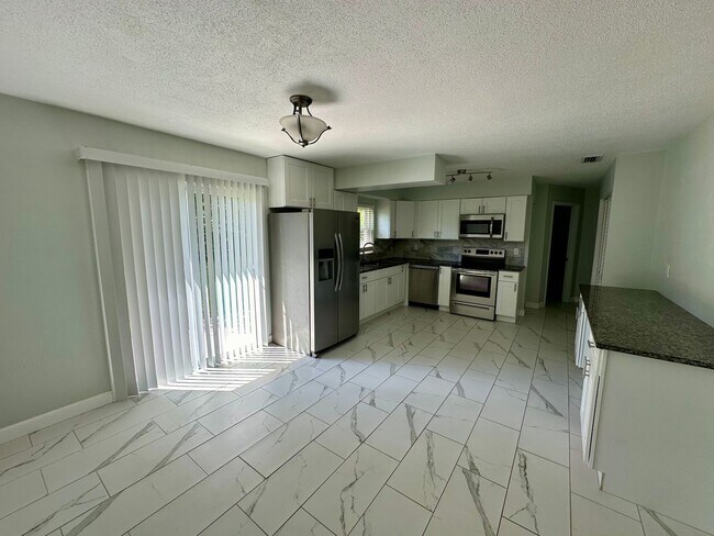 Foto del edificio - Fully remodeled 3/2 home for rent in the heart of Port Orange