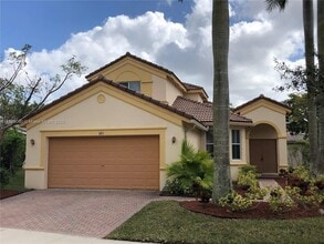 Building Photo - 693 Live Oak Ln
