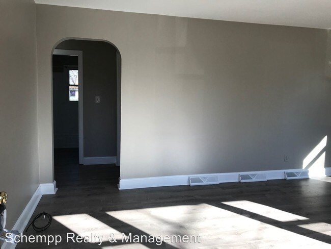 Building Photo - 2 br, 1 bath House - 2215 Peaslee Road