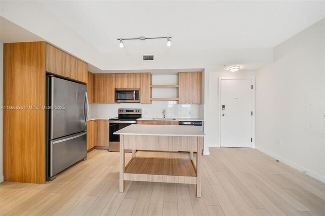 Foto del edificio - 555 NE 8th St