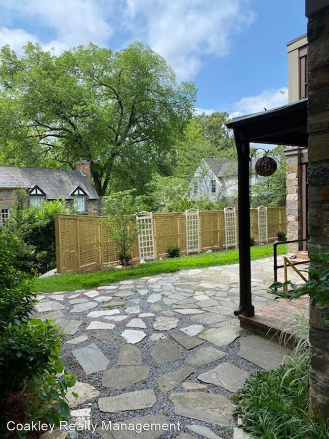 Building Photo - 3 br, 3.5 bath House - 5204 Abingdon Rd