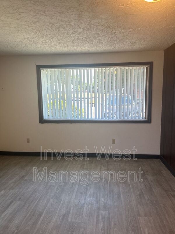 Foto del edificio - 530 NE Anderson Rd