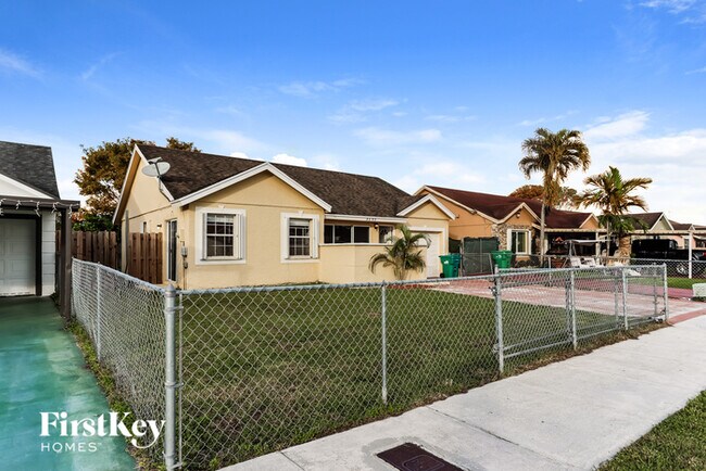 Foto del edificio - 3595 NW 204th Terrace