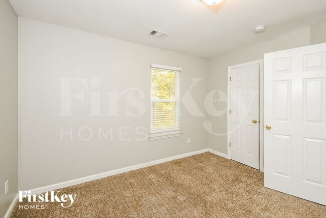 Foto del edificio - 4850 Meadow Overlook Dr