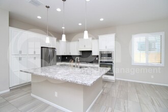 Building Photo - 106 N Bay Dr