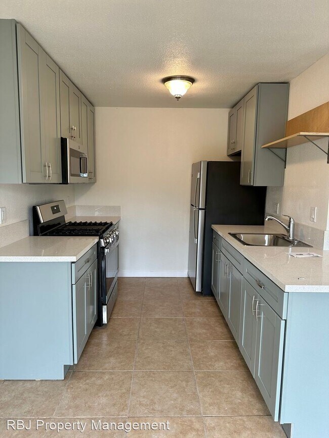 Building Photo - 2 br, 1 bath House - 2205 Tyler Court