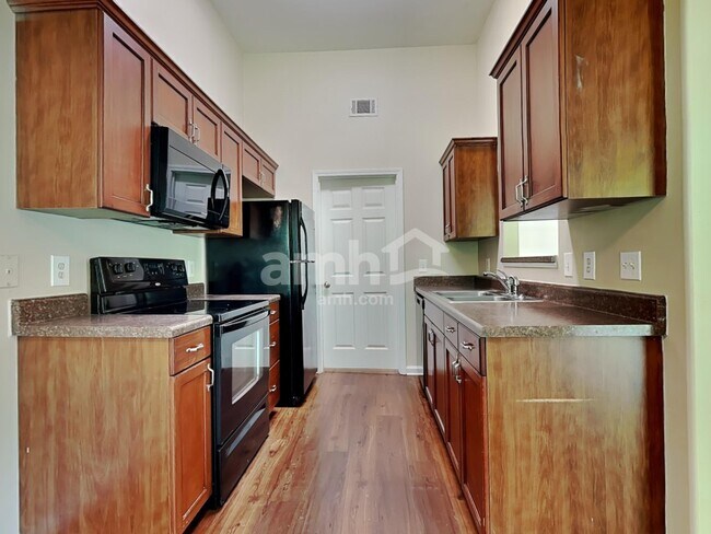 Building Photo - 160 Willow Point Cir