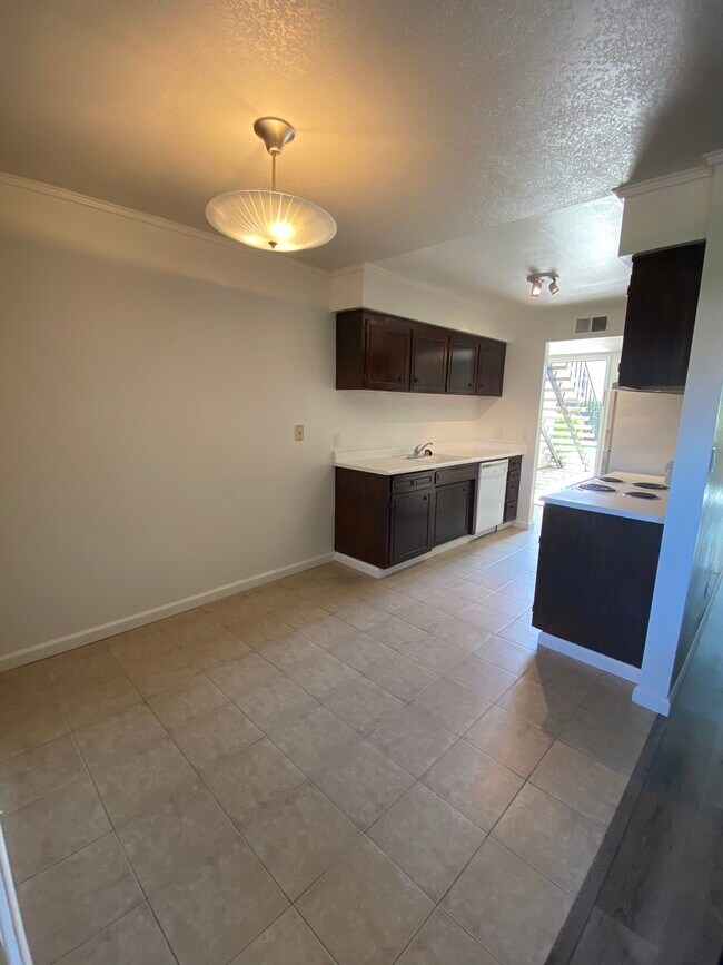 Foto del edificio - 825 Oak Grove Rd