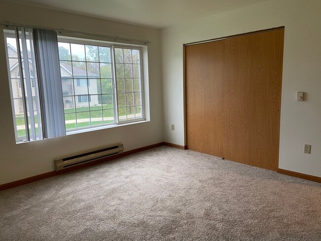 Large Bedrooms with BIG closets - 2121 S. Main St