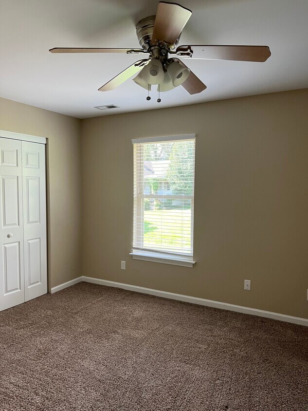 Building Photo - 1400 Westwood Ct