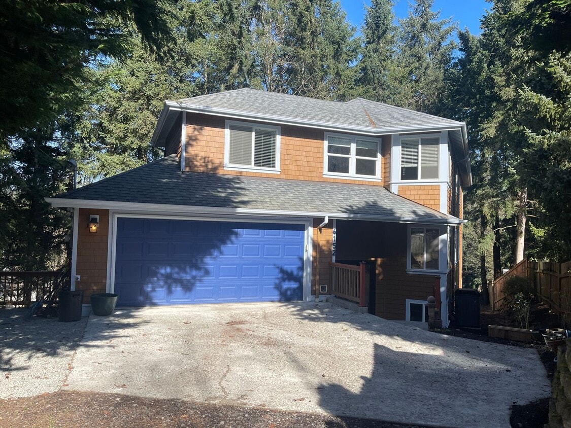Primary Photo - Gorgeous custom built home