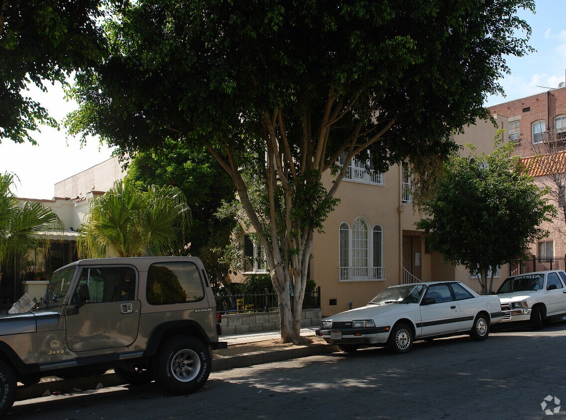 Building Photo - 1015 N Serrano Ave