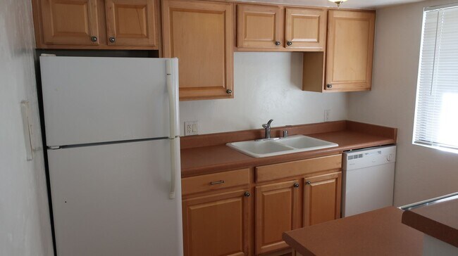 Building Photo - Attractive & Affordable 2 Bedroom Condo in...