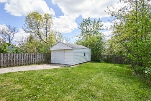 Building Photo - Newly renovated home