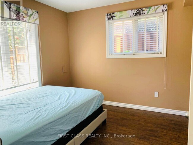 Building Photo - 2558 Nichols Dr