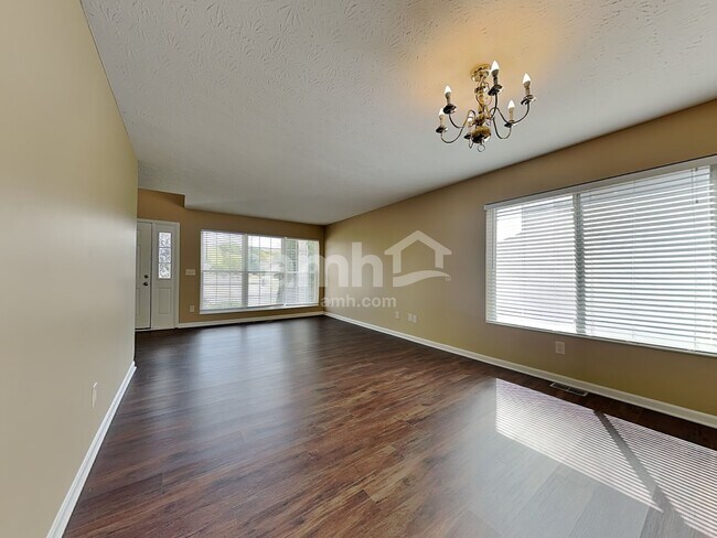 Foto del edificio - 4695 Woodfield Dr