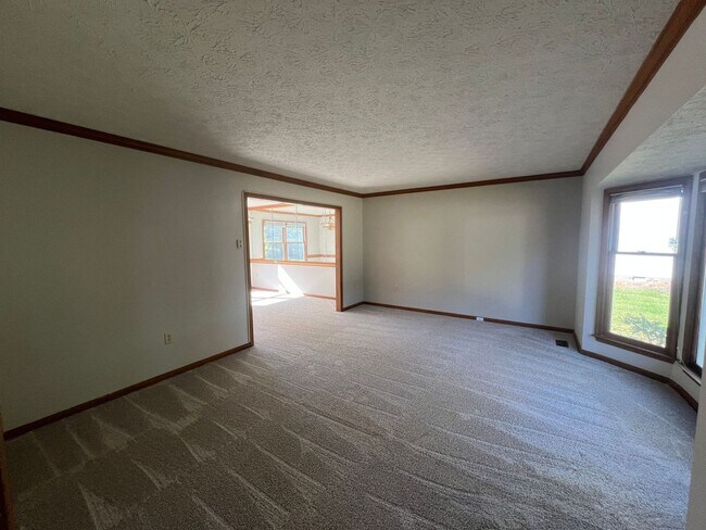 Foto del edificio - Single Family Corner Lot House located in ...