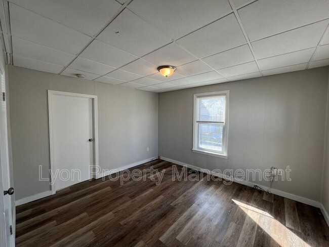 Building Photo - 325 Cass Ave
