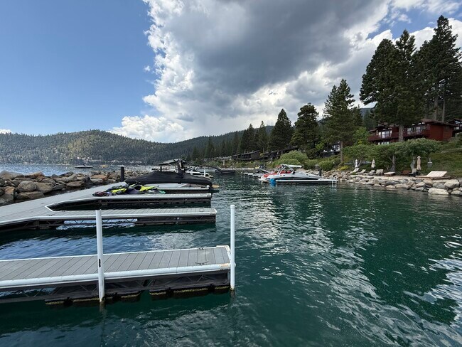 Foto del edificio - 557 Lakeshore Blvd