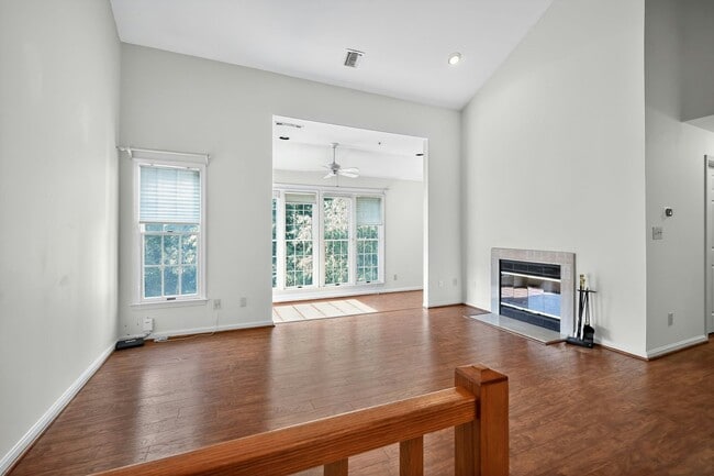 Building Photo - 2711 Summerview Way