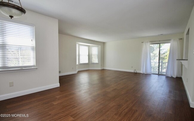 Building Photo - 172 Tulip Ln