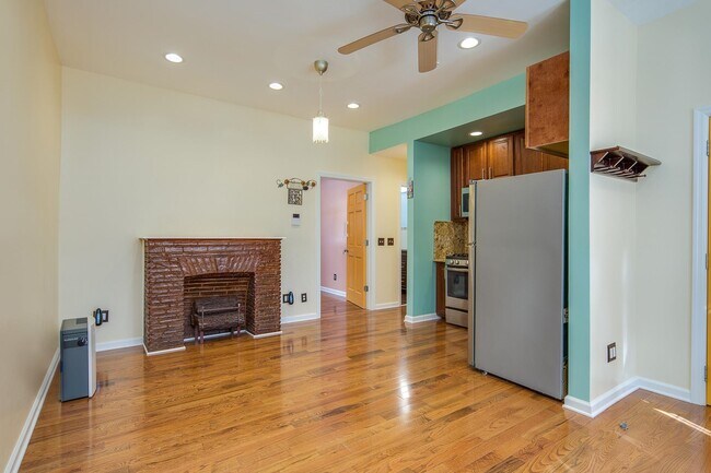 Foto del edificio - 461 Mallory Ave