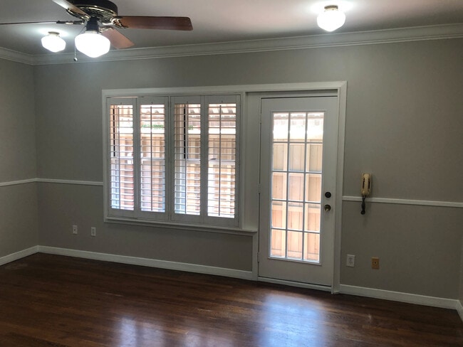 Living Room - 906 Oakley St