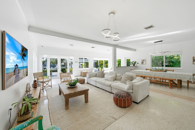 Foto del edificio - 950 S Shore Dr