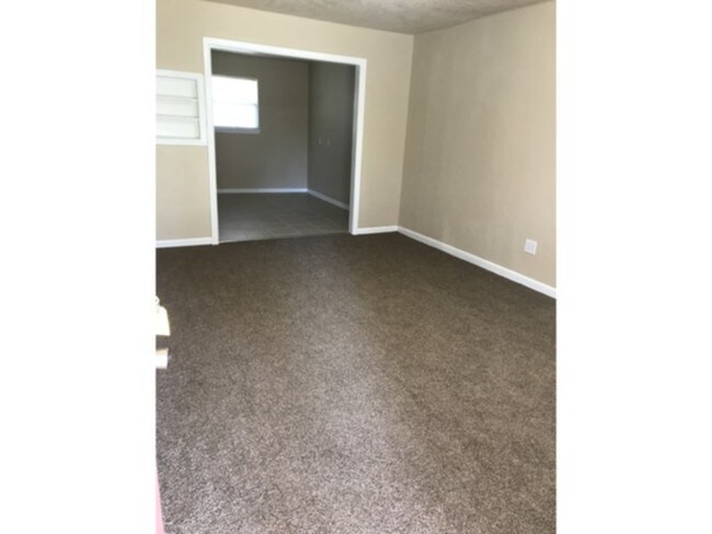 Foto del edificio - 2708 NW 19th St