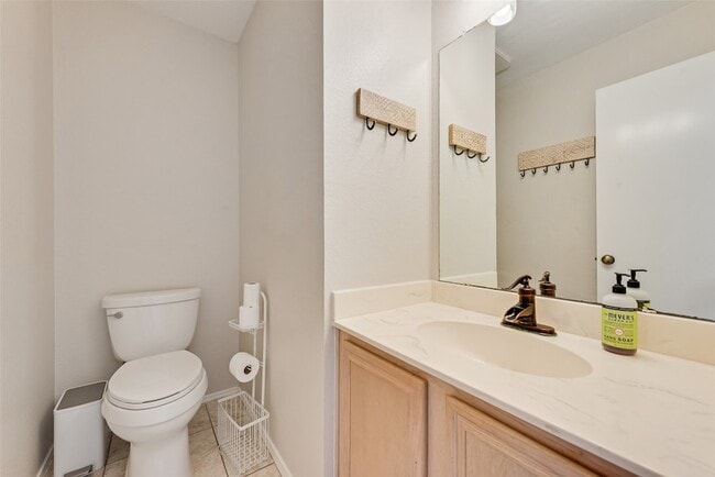 Building Photo - 6902 Kara Pl