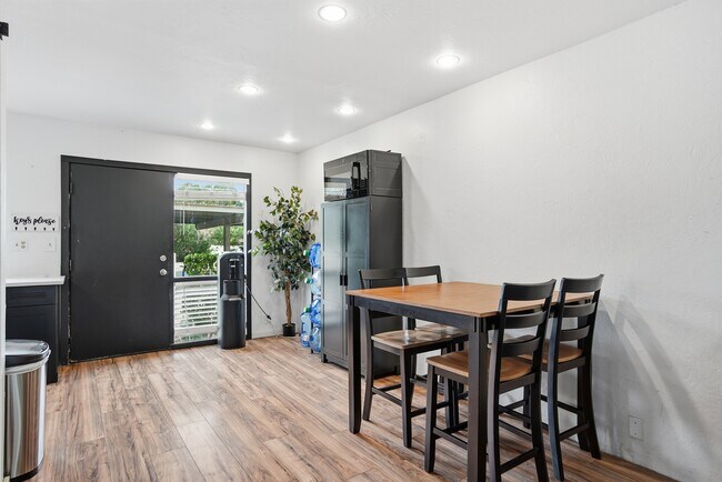 Foto del edificio - 4630 N 68th St