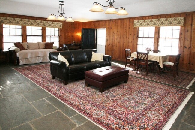 Foto del edificio - 82 Winsor Pl