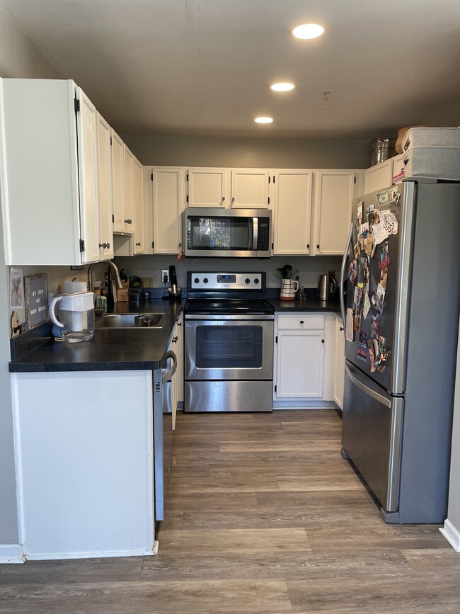 Building Photo - 1954 Lindsay Ln