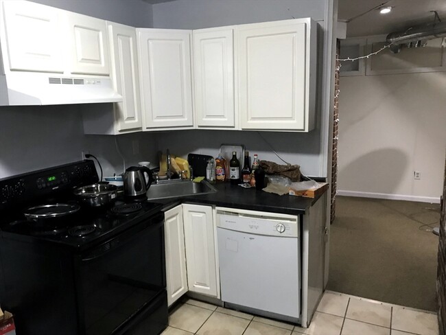 Building Photo - 51 Saint Stephen St