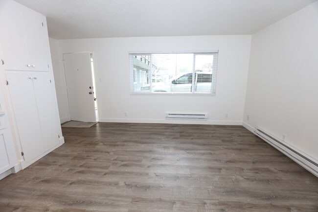 Building Photo - The Grove Apartments